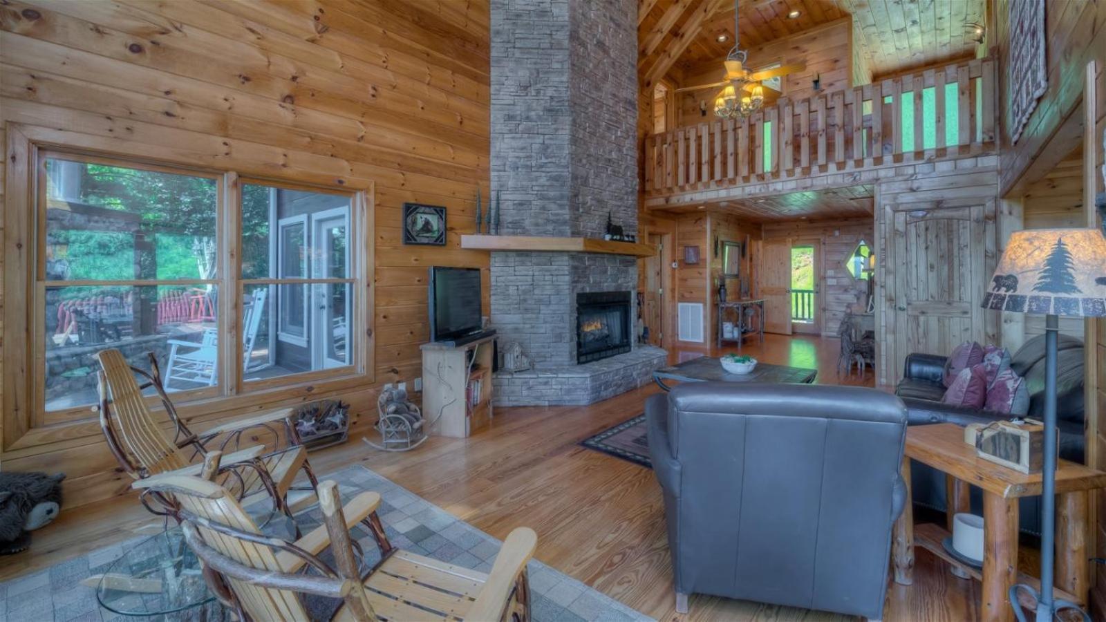 Pinecrest Lodge - Views In Aska Adventure Area 블루리지 외부 사진